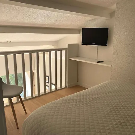Apartment T1 Mezzanine Climatise Avec Parking Et Wifi A - Fr-1-553-215 Balaruc-les-Bains